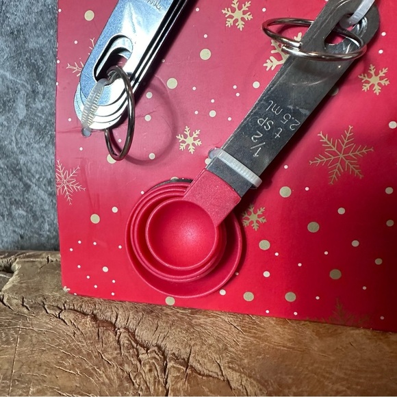 Cook with Color 8 Piece Measuring Cup and Spoon Set – Santa - Picture 3 of 6